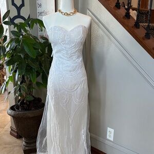 Elegant White Strapless Sequin Dress 🤩